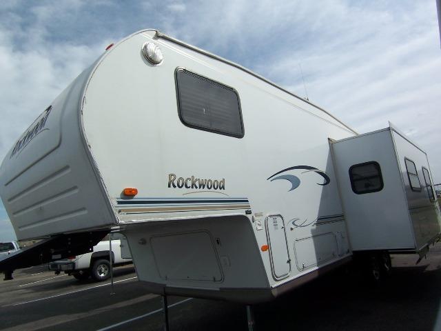 Used 2004 Forest River Rockwood 8281SS Fifth Wheel For Sale